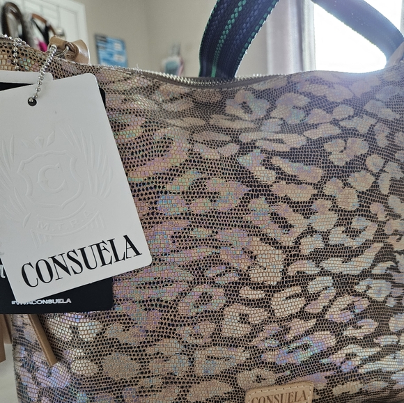 Iris Downtown Crossbody - Picture 3 of 3